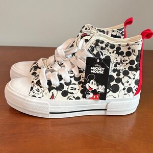 Official Disney Mickey Mouse Women’s Sneakers! High-Tops! Women’s Size 8 NWT!!